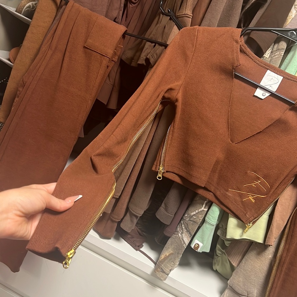 brown tordrobes set